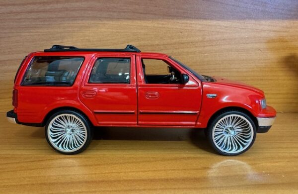 6602brightred - 1997 FORD EXPEDITION - 1:32 SCALE - APPROX 6.5" LONG -SPECIFY COLOR IN NOTES WHEN ORDERING