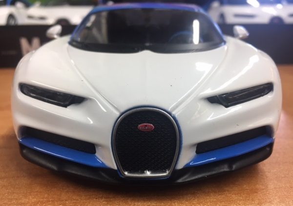 32509 2 - Bugatti Chiron - Sold individually.