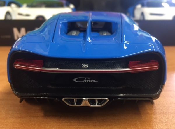 32509 3 - Bugatti Chiron - Sold individually.