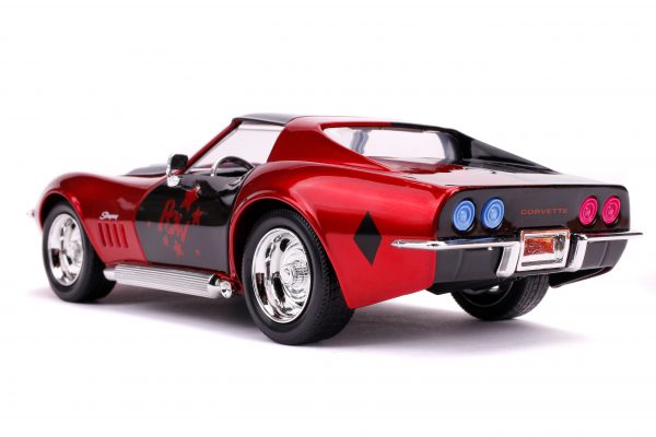 31196 1.24 hwr 1969 corvette stingray w harley quinn 6 scaled - 1969 Chevrolet Corvette Stingray (Red) Harley Quinn & – Hollywood Rides Window Box - Jada 1:24 DC Comics