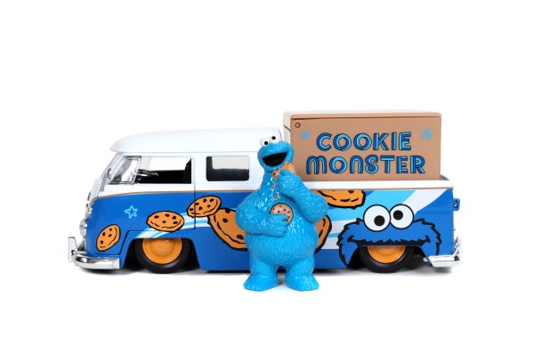 31751 1.24 hwr 1963 vw bus truck cookie monster w sound 4 scaled - HOLLYWOOD RIDES - 1963 VW BUS TRUCK & COOKIE MONSTER W/SOUND