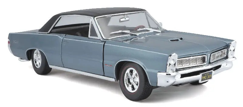 1965 Pontiac GTO Hurst Edition in light blue with black roof