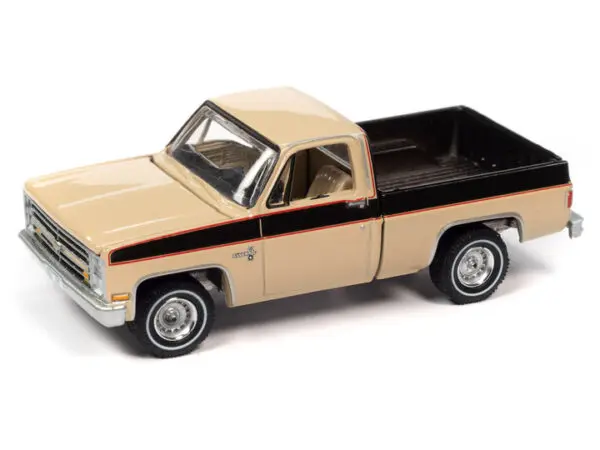awsp087b 1 - 1985 CHEVROLET SILVERADO PICK UP TRUCK (TAN BODY W/DARK BROWN SIDE STRIPES & BED)