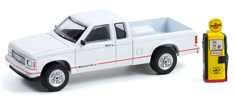 1991 GMC Sonoma ST with Vintage Pennzoil Gas Pump | Diecast Depot