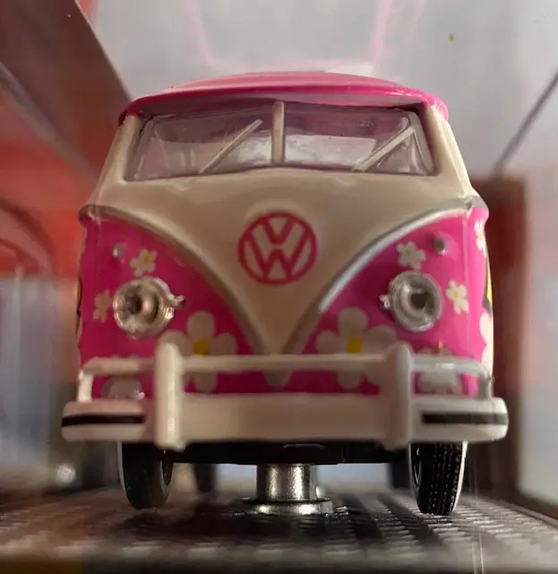 1959 VW Microbus Deluxe U.S.A. Model – Pink 