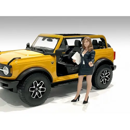 img 7058 500x500 1 - 1:18 The Dealership - Female Salesperson