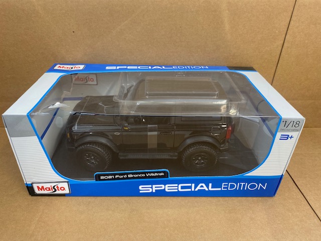 2021 Ford Bronco Wildtrak Two Door in Black- Box Damage 2 - 2021 Ford Bronco Wildtrak Two Door in Black- Box Damage - Image 2