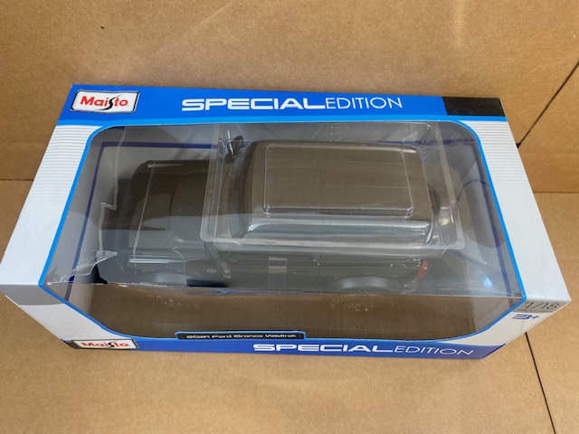 2021 Ford Bronco Wildtrak Two Door in Black- Box Damage 3 - 2021 Ford Bronco Wildtrak Two Door in Black- Box Damage - Image 3