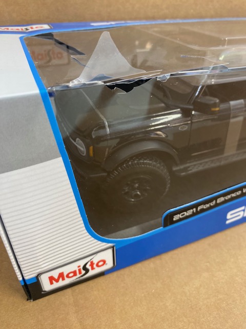 2021 Ford Bronco Wildtrak Two Door in Black- Box Damage 5 - 2021 Ford Bronco Wildtrak Two Door in Black- Box Damage - Image 5