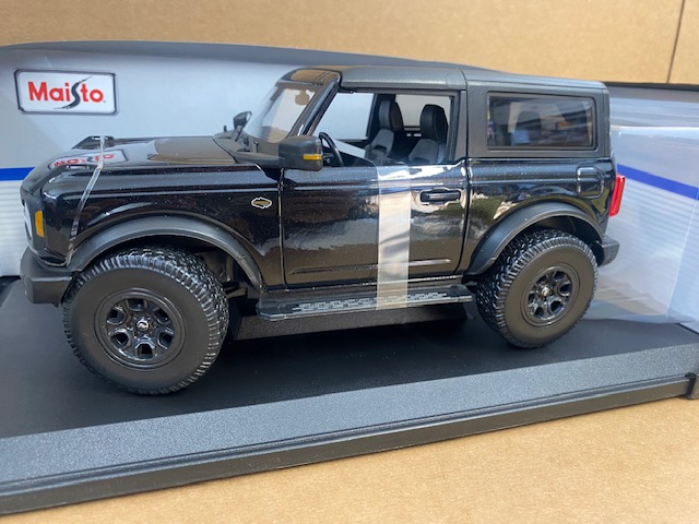 2021 Ford Bronco Wildtrak Two Door in Black- Box Damage 9 - 2021 Ford Bronco Wildtrak Two Door in Black- Box Damage - Image 9