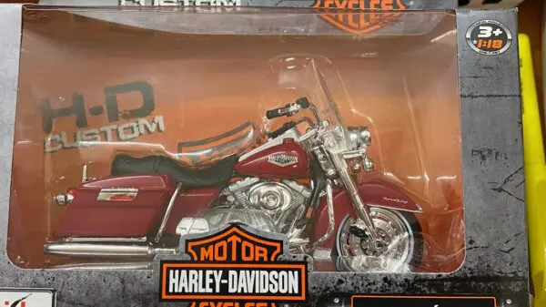 31360 40 2 - 1999 HARLEY DAVIDSON FLHR ROAD KING RED