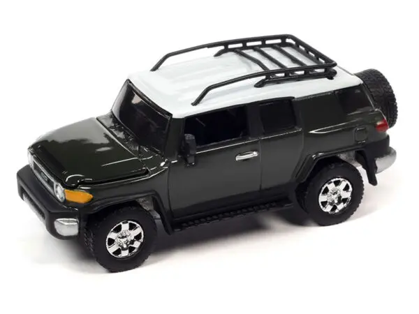 jlsp315 b1 - 2010 Toyota FJ Cruiser with Camping Trailer in Dark Green