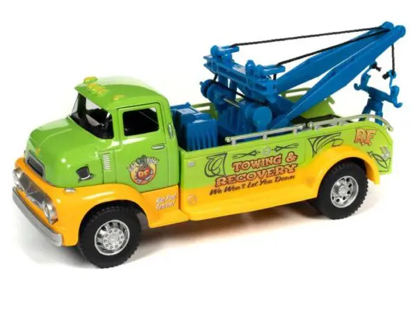 aw317b - 1:48 RAT FINK GARAGE WITH 1:32 TOW TRUCK SET