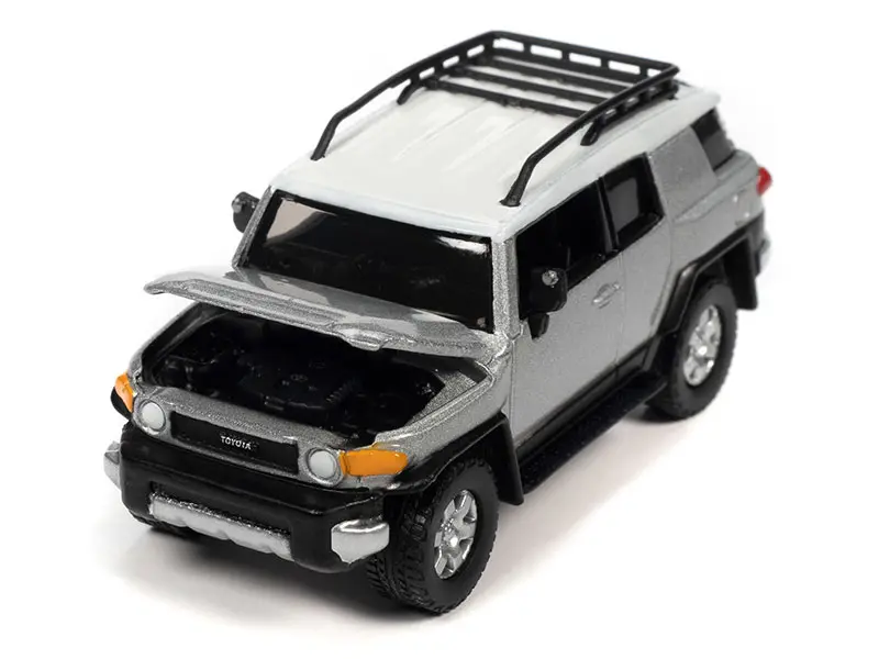 2007 Toyota FJ Cruiser in Titanium Silver Diecast Depot