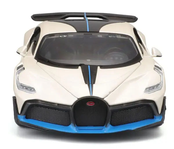 v3 31526mwt - Bugatti DIVO in Metallic White
