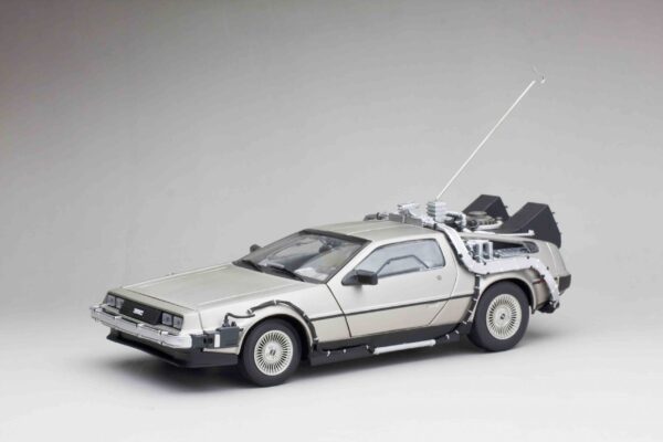 2711b - BTTF I DELOREAN FROM MOVIE BACK TO THE FUTURE I BY SUN STAR IN 1:18 SCALE