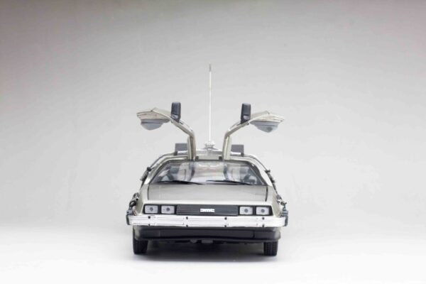 2711c - BTTF I DELOREAN FROM MOVIE BACK TO THE FUTURE I BY SUN STAR IN 1:18 SCALE