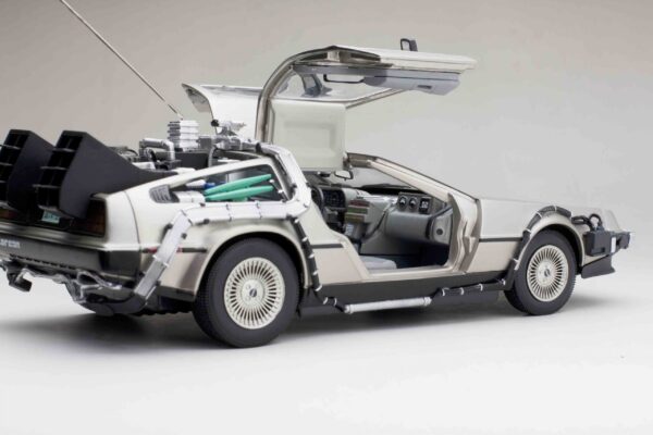2711g - BTTF I DELOREAN FROM MOVIE BACK TO THE FUTURE I BY SUN STAR IN 1:18 SCALE