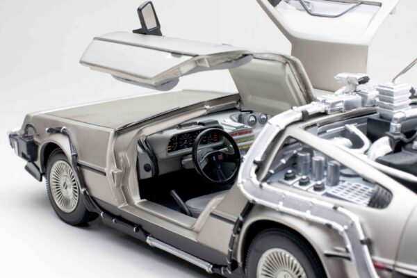 2711h - BTTF I DELOREAN FROM MOVIE BACK TO THE FUTURE I BY SUN STAR IN 1:18 SCALE