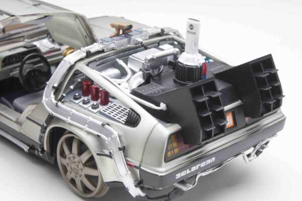 2714 3 scaled 1 - BTTF DELOREAN FROM BACK TO THE FUTURE III BY SUN STAR IN 1:18 SCALE