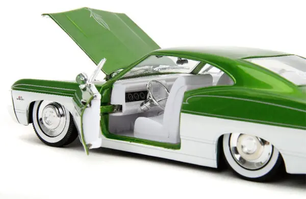 35025d - 1967 Chevrolet Impala 2-Door in Green and White BigTime Muscle