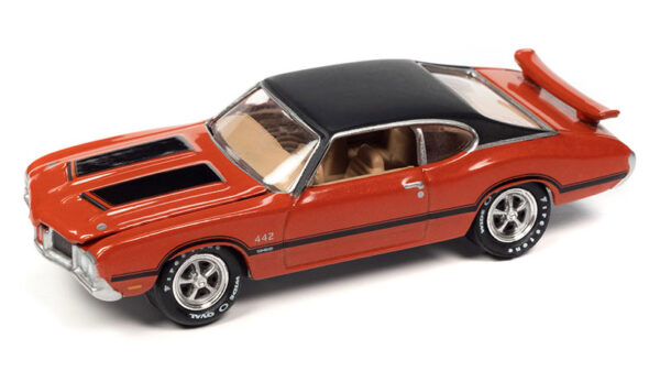 jlsp339 a - 1972 Oldsmobile 442 W30 in Flame Orange Poly with Flat Black Roof, Hood and Side Stripes