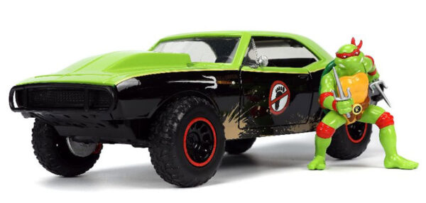 33386 - 1967 Chevrolet Camaro with Raphael Diecast Figure Teenage Mutant Ninja Turtles