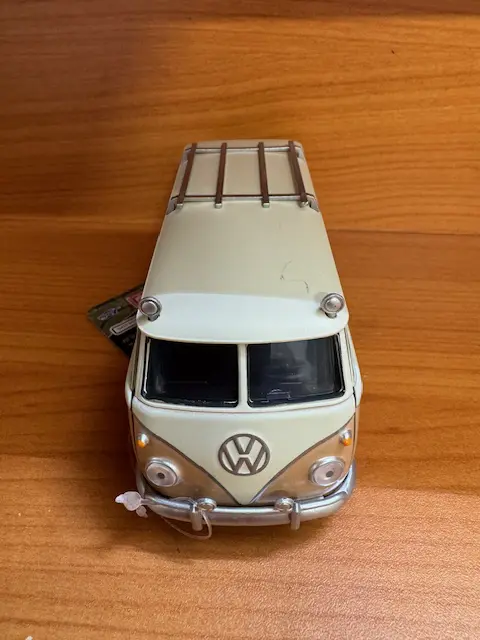 img 3355 - 1961 VW (VOLKSWAGEN) BUS WHEELJACK - TRANSFORMERS 7 - 1:32 SCALE