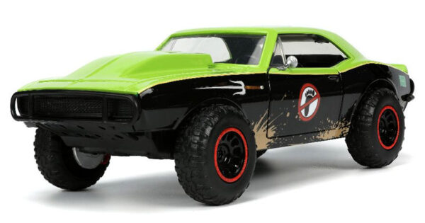 v1 33386 - 1967 Chevrolet Camaro with Raphael Diecast Figure Teenage Mutant Ninja Turtles