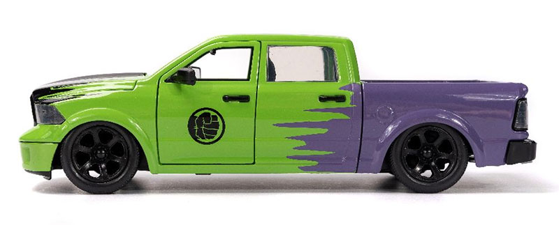 2014 Ram 1500 Pickup with Hulk Figure Marvel Hollywood Rides 