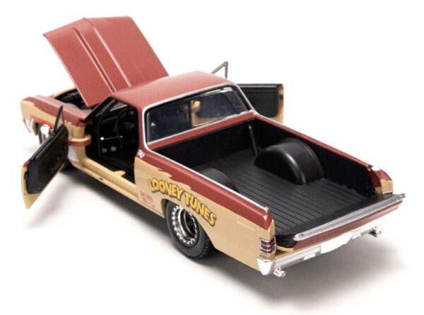 v3 35130 - 1967 Chevrolet El Camino with Tasmanian Devil Figure