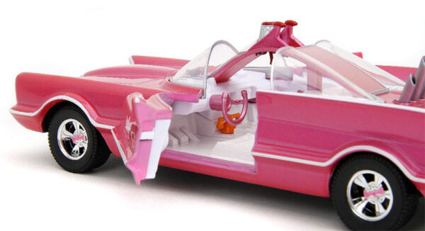 v6 35189 - 1966 Batmobile in Pink with Base Pink Slips