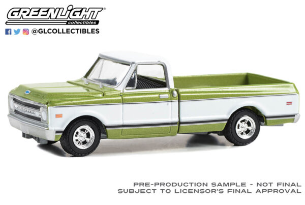 37300 c - 1972 Chevrolet C-10 Custom - Green/White (Lot #798)