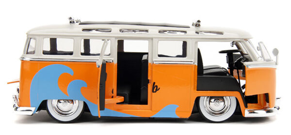 34231d - Surf Club - 1962 Volkswagen Bus with Surfboard Punch Buggy