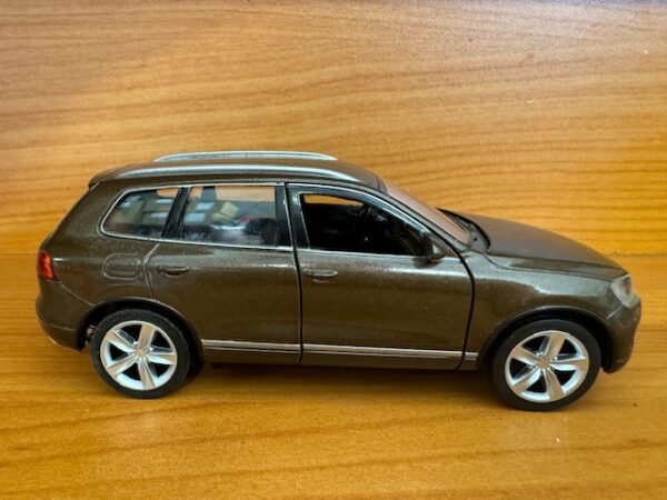 555019br - VOLKSWAGEN TOUAREG - PULL BACK ACTION (5" LONG) SPECIFY COLOR IN NOTES WHEN ORDERING