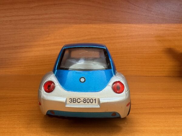 8012back - VOLKSWAGEN BEETLE (TWO TONE) PULL BACK ACTION - 1:24 SCALE (6" LONG) SPECIFY COLOR IN NOTES WHEN ORDERING