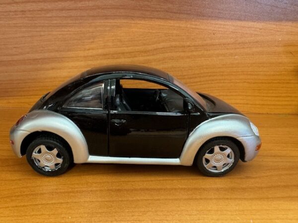 8012bk - VOLKSWAGEN BEETLE (TWO TONE) PULL BACK ACTION - 1:24 SCALE (6" LONG) SPECIFY COLOR IN NOTES WHEN ORDERING