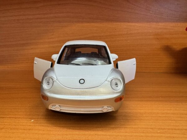 8012front - VOLKSWAGEN BEETLE (TWO TONE) PULL BACK ACTION - 1:24 SCALE (6" LONG) SPECIFY COLOR IN NOTES WHEN ORDERING