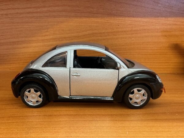 8012silv - VOLKSWAGEN BEETLE (TWO TONE) PULL BACK ACTION - 1:24 SCALE (6" LONG) SPECIFY COLOR IN NOTES WHEN ORDERING