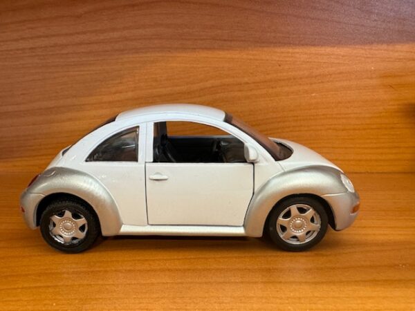 8012w - VOLKSWAGEN BEETLE (TWO TONE) PULL BACK ACTION - 1:24 SCALE (6" LONG) SPECIFY COLOR IN NOTES WHEN ORDERING