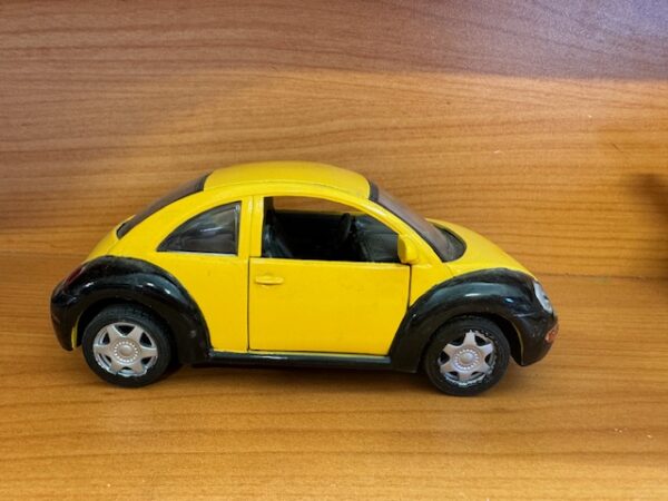 8012y - VOLKSWAGEN BEETLE (TWO TONE) PULL BACK ACTION - 1:24 SCALE (6" LONG) SPECIFY COLOR IN NOTES WHEN ORDERING