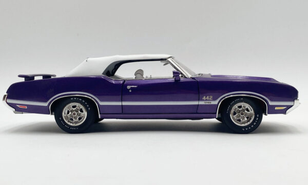 detail a1805628 3 - 1970 Oldsmobile 442 W-30 in Special Order Paint Color Plum Crazy Limited Edition (available 4th quarter)