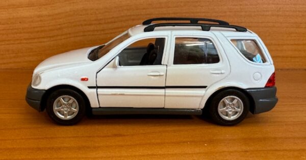 img 4665 - MERCEDES BENZ M-CLASS - PULL BACK ACTION - 1:36-1:38 SCALE - 4.5 INCHES