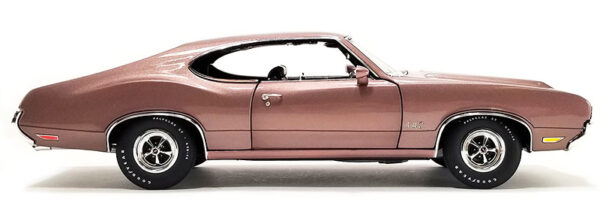 v2 a1805626 - 1970 Oldsmobile 442 W-30 in Special Order Paint Code Regency Rose with Black Stripes Limited Edition