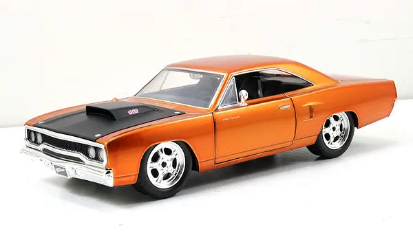 97126 - Dom's 1970 Plymouth Road Runner - Furious 7 (2015)- BOX DAMAGE