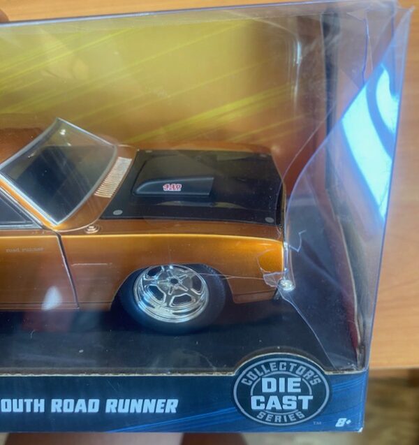 img 2082 - Dom's 1970 Plymouth Road Runner - Furious 7 (2015)- BOX DAMAGE