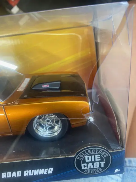 img 2084 1 - Dom's 1970 Plymouth Road Runner - Furious 7 (2015)- BOX DAMAGE