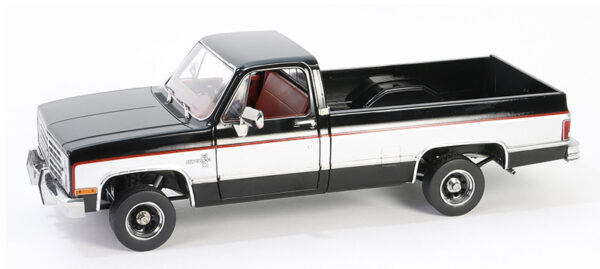 13687 - 1986 Chevrolet K10 Silverado in Midnight Black and Steel Gray Metallic