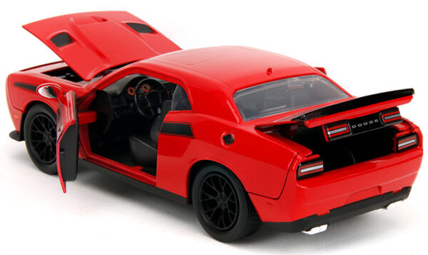 v4 35185 - 2015 Dodge Challenger with Glenn Figure