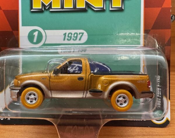 img 6019 - 1997 FORD F150 PICK UP TRUCK - GOLD STRIKE CHASE (ORIGINAL COLOR GREEN)